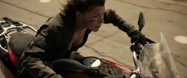 Resident Evil: The Final Chapter posters furiously shoot at nothing -  SciFiNow